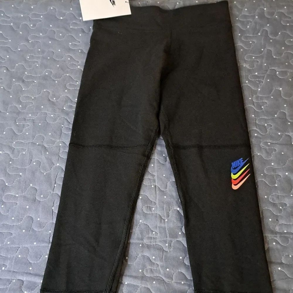 Nike black mid rise tight fit full length leggings size small NWT